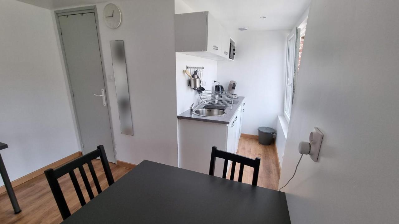 Avesnes-sur-Helpe Studio En Rez-De-Chaussee - Le Petit Chateau Avesnois - Tv - Wifi - Logement Entier מראה חיצוני תמונה