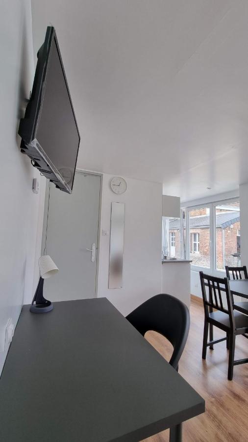 Avesnes-sur-Helpe Studio En Rez-De-Chaussee - Le Petit Chateau Avesnois - Tv - Wifi - Logement Entier מראה חיצוני תמונה