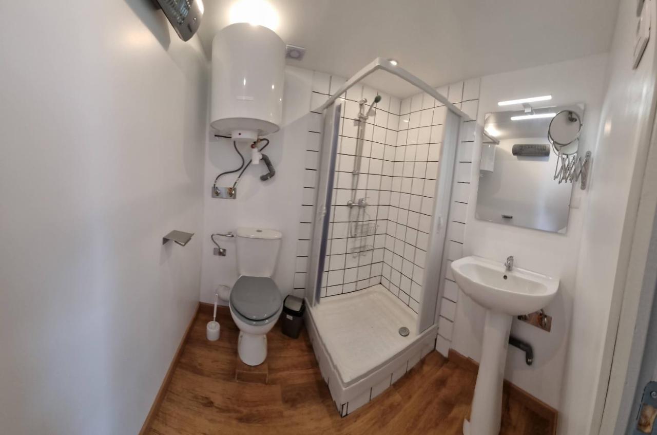 Avesnes-sur-Helpe Studio En Rez-De-Chaussee - Le Petit Chateau Avesnois - Tv - Wifi - Logement Entier מראה חיצוני תמונה